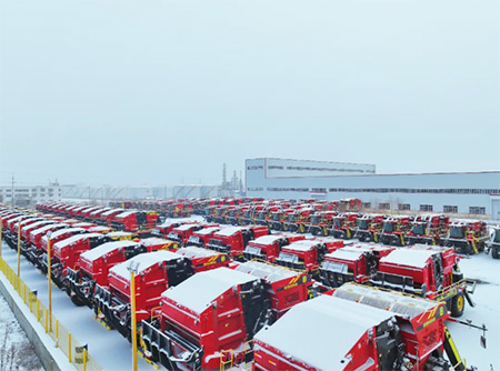 批量采棉机启动返厂维保  专业养护筑牢秋收 续航